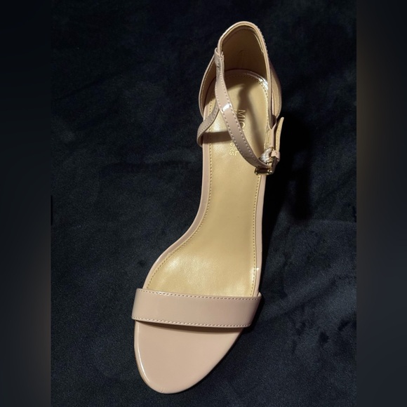 MICHAEL Michael Kors Simone patent leather sandals Size 7.5 Nude Heels Pumps - Picture 9 of 16